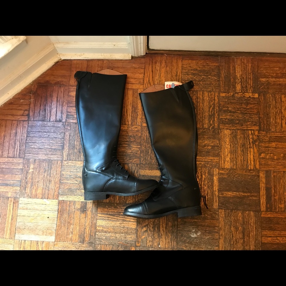BNWT 10w Ovation field boots